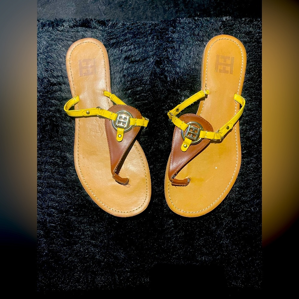 Tory Burch leather between the toe, thong sandals. Size 7.5